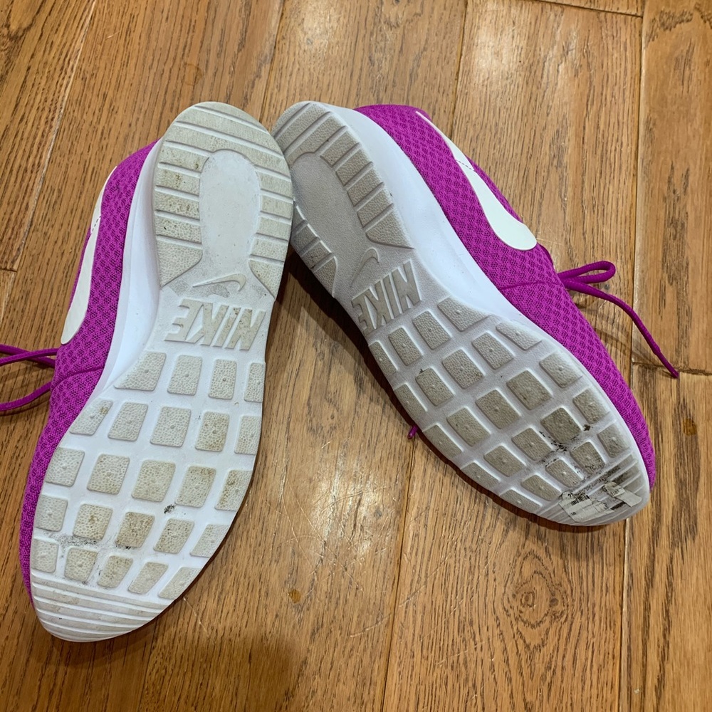 Purple Nike tennis shoes - Picture 4 of 6